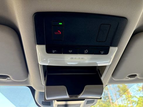 Certified 2025 Nissan Rogue SV FWD image 33