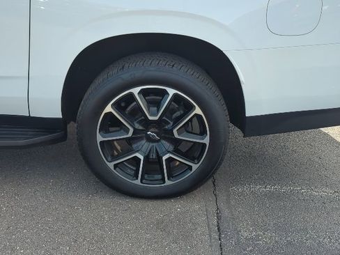 Used 2023 Chevrolet Suburban RST w/ Luxury Package image 11