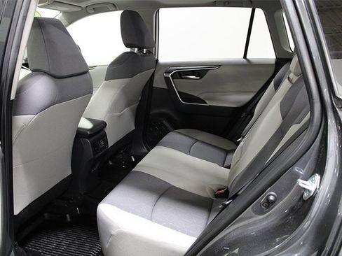 Certified 2019 Toyota RAV4 XLE w/ Convenience Package image 15