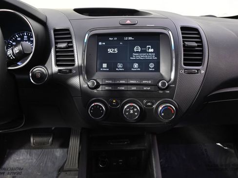 Used 2017 Kia Forte S w/ S Technology Package FWD image 27