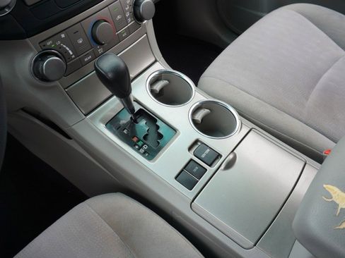 Used 2011 Toyota Highlander 2WD image 16