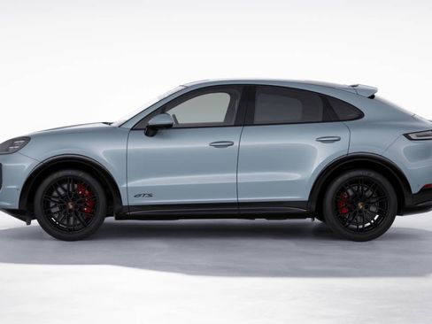 New 2026 Porsche Cayenne GTS image 2