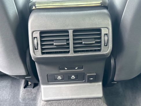 Certified 2025 Land Rover Range Rover Velar Dynamic SE image 16