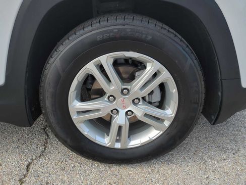 Used 2024 GMC Terrain SLE FWD image 32