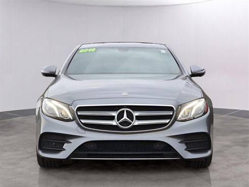 Used 2019 Mercedes-Benz E 300 4MATIC image 2