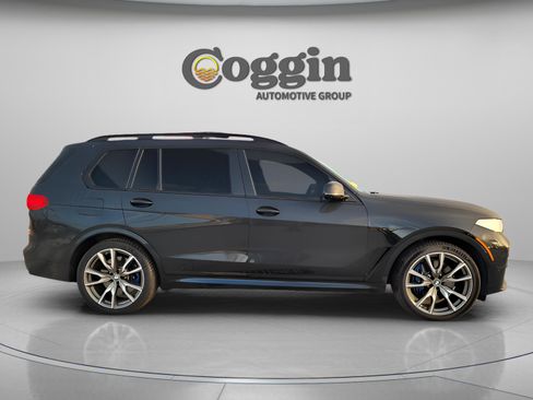 Used 2022 BMW X7 M50i w/ Luxury Seating Package image 4