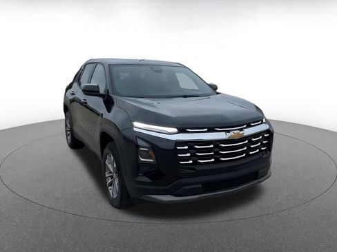 Used 2025 Chevrolet Equinox LT image 3
