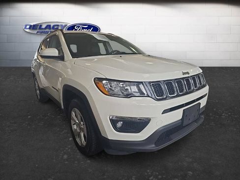 Used 2020 Jeep Compass Latitude w/ Cold Weather Group AWD/4WD image 9