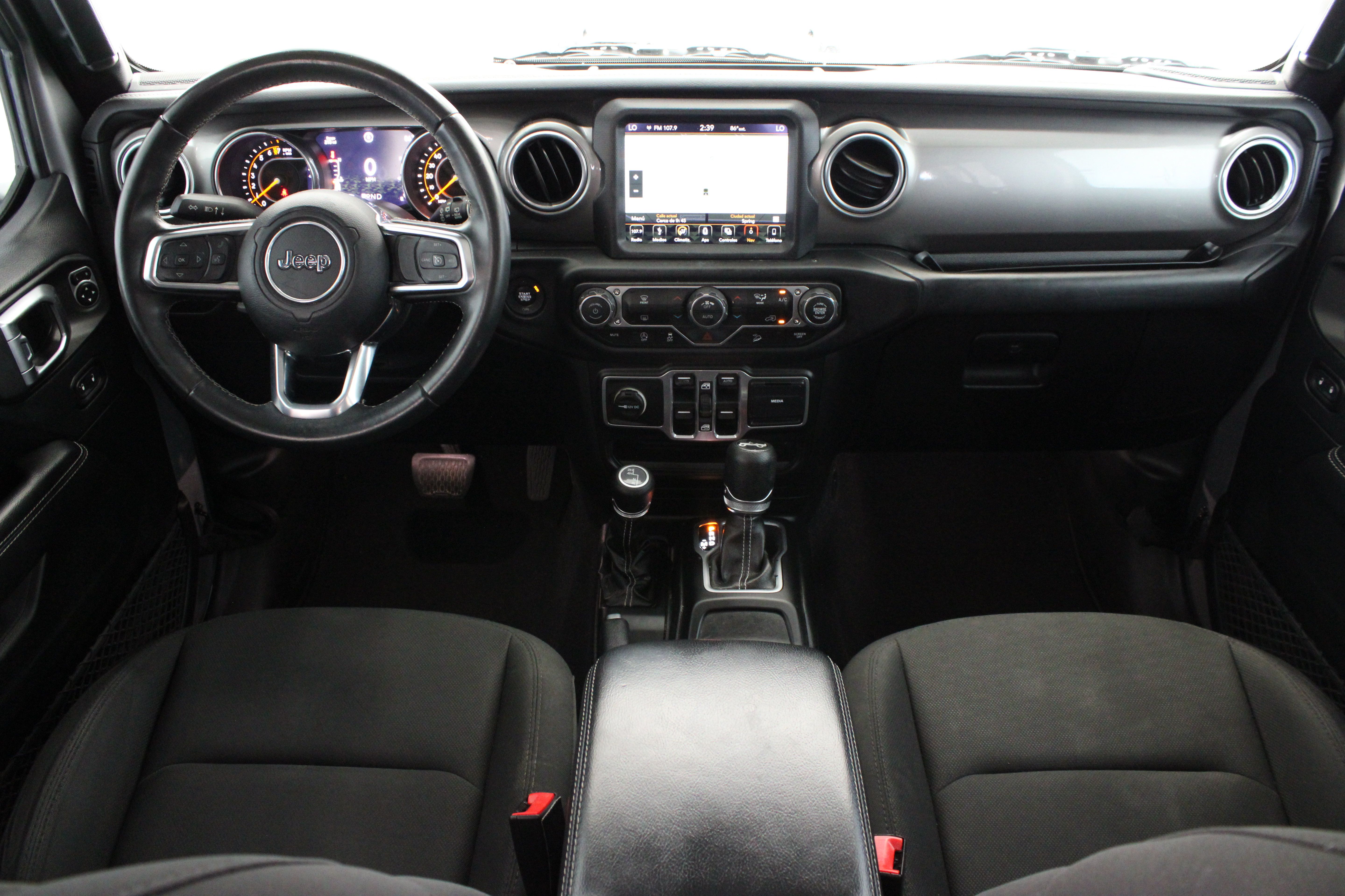 Used 2018 Jeep Wrangler Unlimited Sahara AWD/4WD image 30