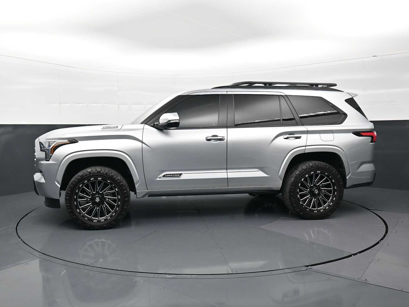 Used 2024 Toyota Sequoia Capstone AWD/4WD image 2