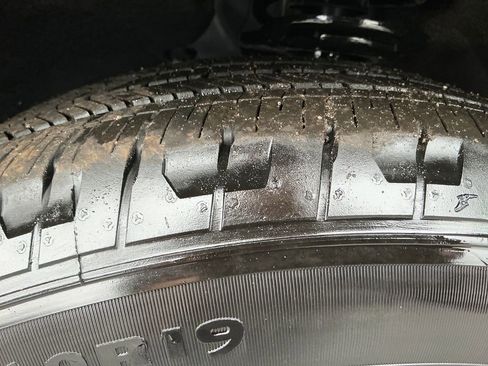 Certified 2025 Lincoln Nautilus Premier image 33