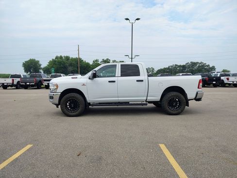 Used 2024 RAM 2500 Tradesman w/ Chrome Appearance Group AWD/4WD image 4