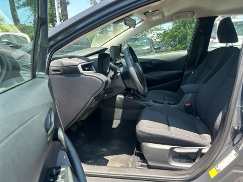 Used 2025 Toyota Corolla LE FWD image 8
