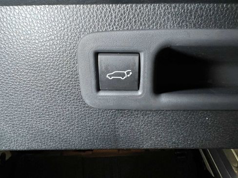 Used 2022 Toyota Highlander LE image 17