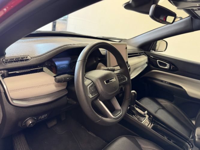 Used 2025 Jeep Compass Limited AWD/4WD image 13