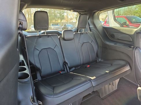 New 2026 Chrysler Pacifica Select AWD/4WD image 12