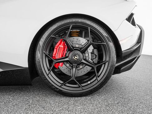 Used 2018 Lamborghini Huracan Performante AWD/4WD image 33