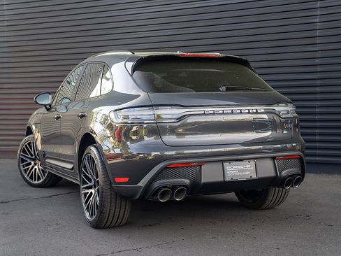 Certified 2026 Porsche Macan AWD/4WD image 3