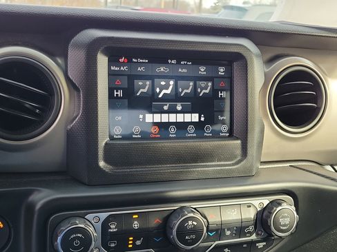 Used 2021 Jeep Gladiator Willys image 26