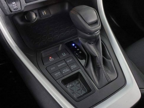 Used 2024 Toyota RAV4 LE image 37