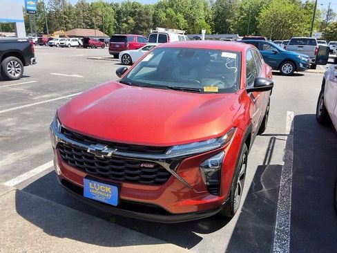 Certified 2024 Chevrolet Trax RS FWD image 24
