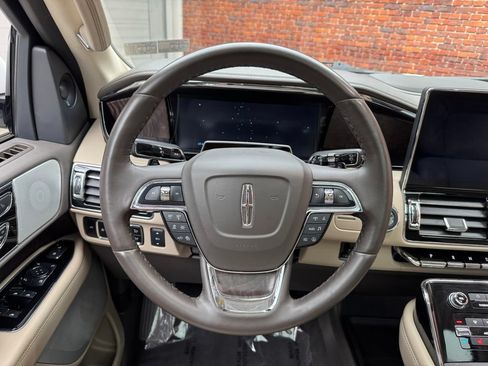 Used 2024 Lincoln Navigator L Reserve AWD/4WD image 15