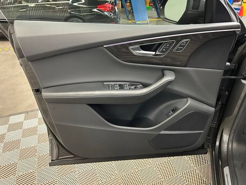 Used 2022 Audi Q8 Prestige AWD/4WD image 19
