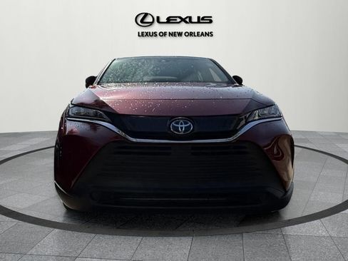 Used 2022 Toyota Venza LE image 2