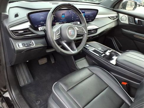 Used 2025 Buick Enclave Avenir AWD/4WD image 3