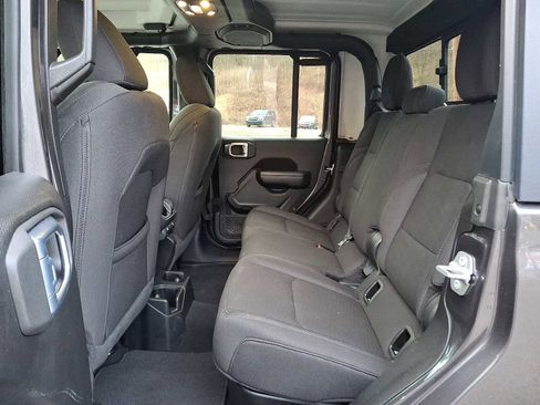 Used 2021 Jeep Gladiator Sport image 11
