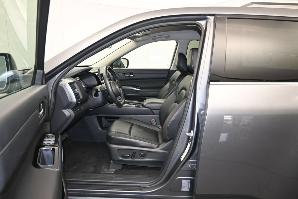 Used 2025 Nissan Pathfinder SL AWD/4WD image 20