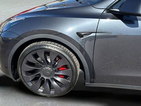 Used 2024 Tesla Model Y Performance image 33