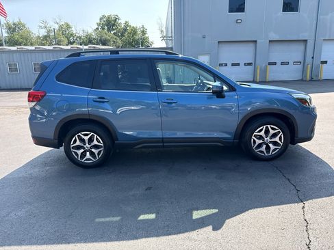 Used 2019 Subaru Forester Premium w/ All-Weather Package AWD/4WD image 2