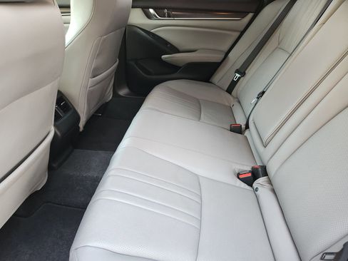 Certified 2018 Honda Accord Touring image 29