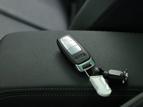 Used 2023 Audi Q4 e-tron Premium Plus w/ Premium Plus image 40