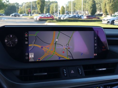 Used 2020 Lexus ES 300h w/ Premium Package FWD image 23
