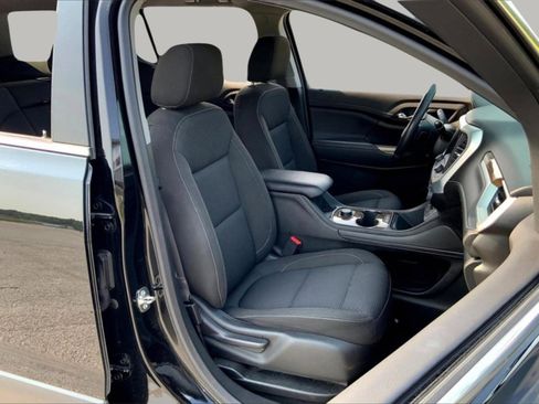 Used 2023 GMC Acadia SLE image 15