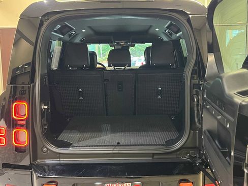 Used 2023 Land Rover Defender 110 X image 28