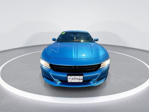 Used 2018 Dodge Charger SXT image 3