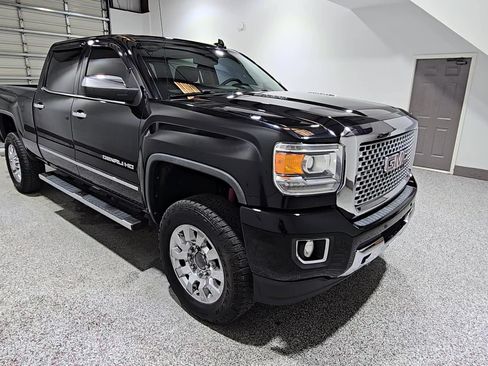 Used 2015 GMC Sierra 2500 Denali w/ Duramax Plus Package AWD/4WD image 3