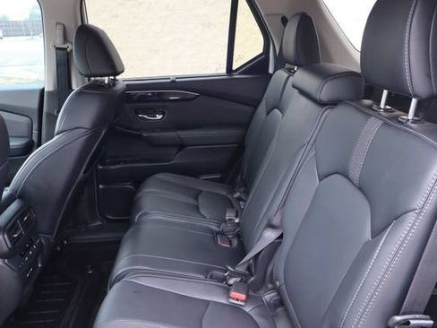 Used 2025 Honda Pilot EX-L image 6