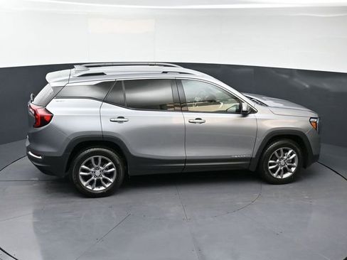 Used 2024 GMC Terrain SLT image 24