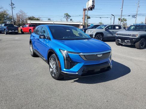 New 2025 Cadillac Optiq Luxury 2 image 7