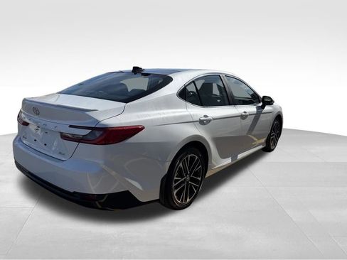 Used 2025 Toyota Camry XLE image 6