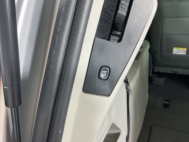 Used 2008 Chrysler Town & Country Touring FWD image 31