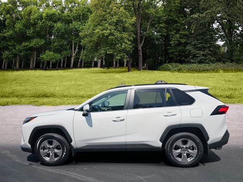Used 2022 Toyota RAV4 XLE w/ XLE Grade Weather Package AWD/4WD image 2