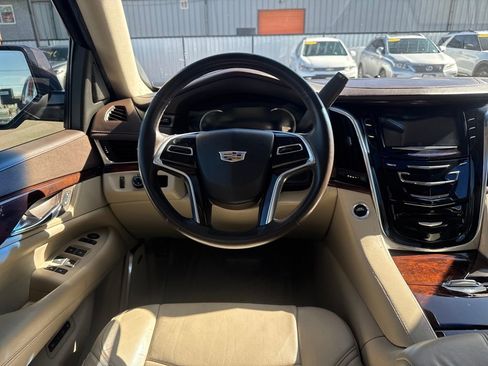 Used 2016 Cadillac Escalade ESV Luxury RWD image 14