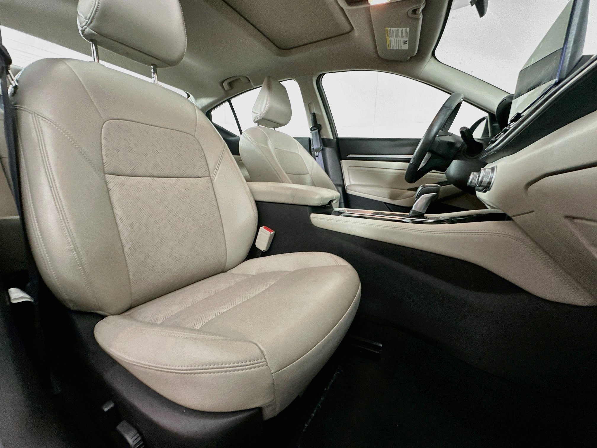 Used 2023 Nissan Altima 2.5 SL FWD image 32
