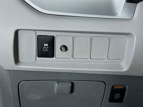 Used 2015 Toyota Sienna LE FWD image 17