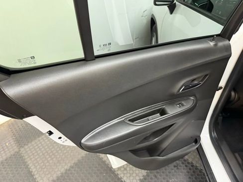 Used 2021 Chevrolet Trax LS w/ Tint and Cruise Package image 33